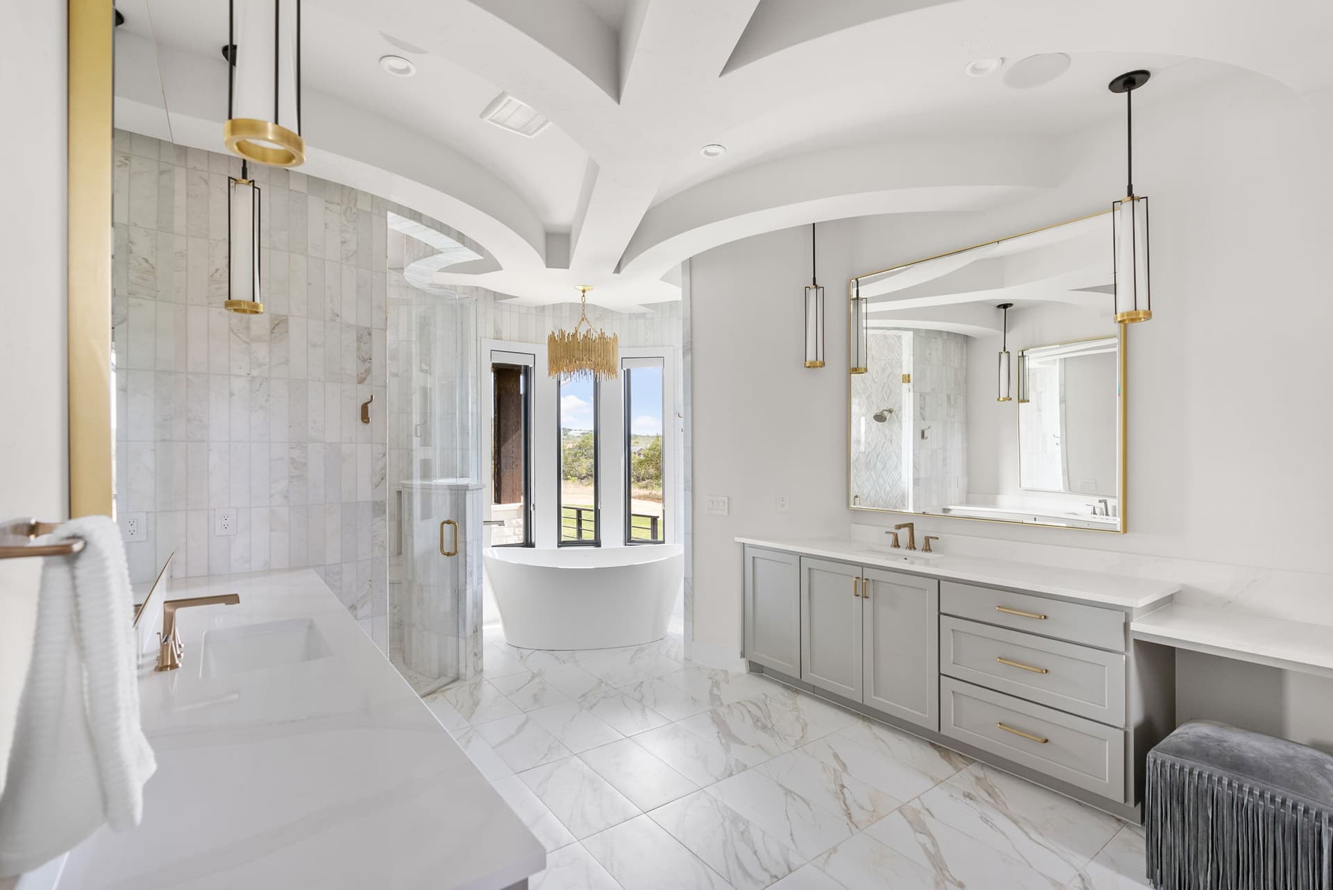 Bathroom with Tile Floor and Walls - Sun Tile Corporation