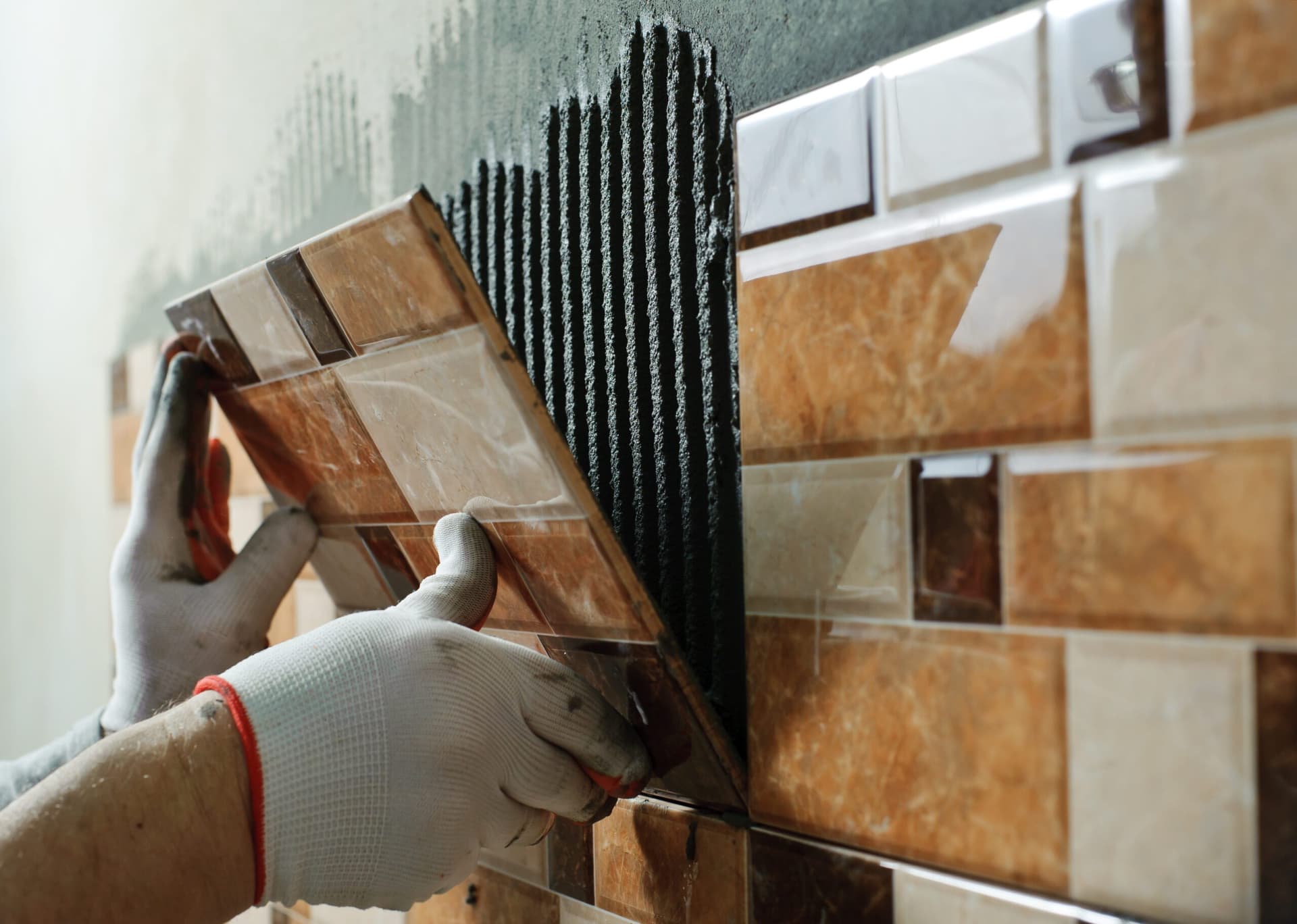 Wall finish reference showing a tile pattern and its exposed perimeter